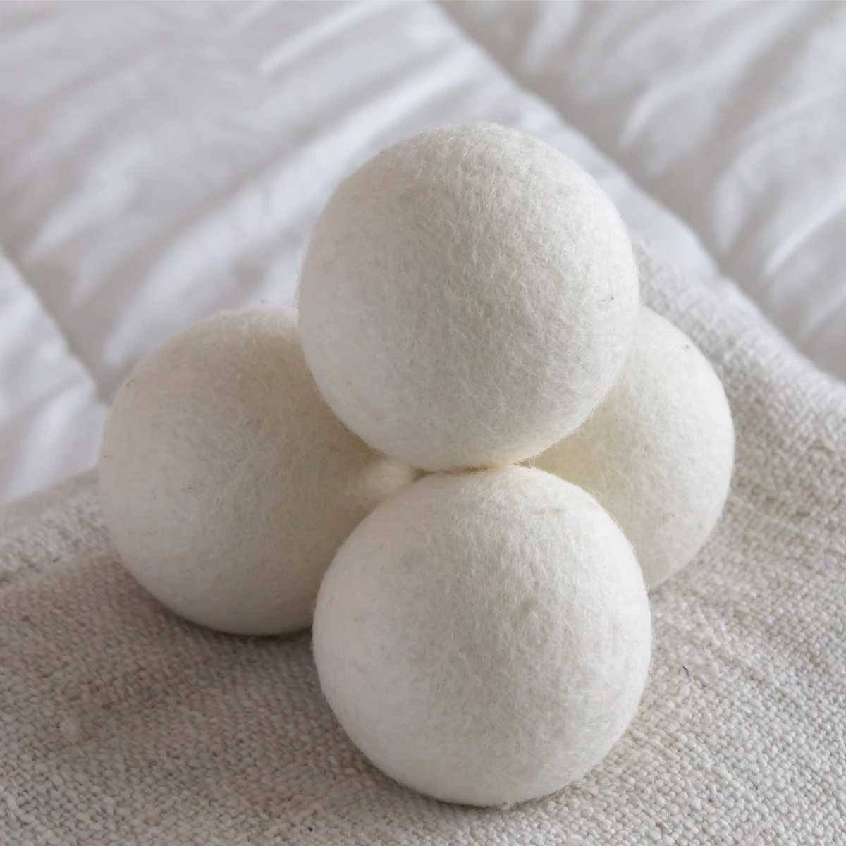 Apeiron Drogerballen - Droogballen - 6 XL Wasbollen - Droger - Duurzaam - Wasmachine - Wasverzachter - Energie Besparen - Zero Waste - Schapenvacht - Wol - Afbeelding 4